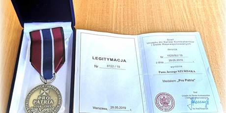 Powiększ grafikę: mgr-jerzy-szurdak-odznaczony-medalem-pro-patria-75704.jpg