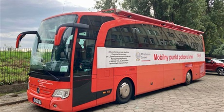 Powiększ grafikę: 48-ambulansowy-pobor-krwi-w-samochodowce-712653.jpg