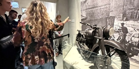Powiększ grafikę: 5bts-w-muzeum-ii-wojny-swiatowej-719051.jpg