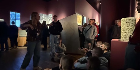 Powiększ grafikę: 5bts-w-muzeum-ii-wojny-swiatowej-719053.jpg