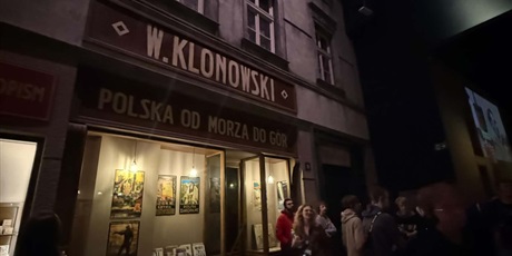 Powiększ grafikę: 5bts-w-muzeum-ii-wojny-swiatowej-719055.jpg