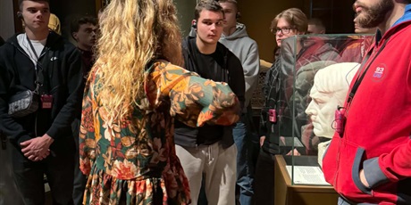 Powiększ grafikę: 5bts-w-muzeum-ii-wojny-swiatowej-719059.jpg