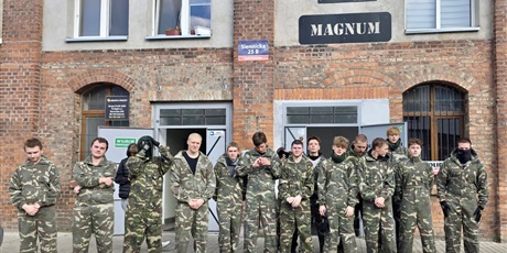 Powiększ grafikę: aktywna-integracja-i-odrobina-adrenaliny-wycieczka-klasy-3b-i-3mb-648978.jpg