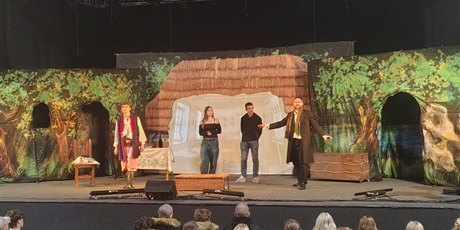 Powiększ grafikę: chocholi-taniec-na-zywo-676199.jpg