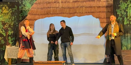 Powiększ grafikę: chocholi-taniec-na-zywo-676202.jpg