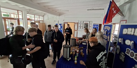 Powiększ grafikę: dzien-chlopaka-w-zss-714885.jpg