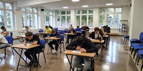 Powiększ grafikę: etap-szkolny-olimpiady-wiedzy-motoryzacyjnej-w-zss-718300.jpg