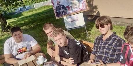 Powiększ grafikę: narodowe-czytanie-2025-w-samochodowce-637276.jpg