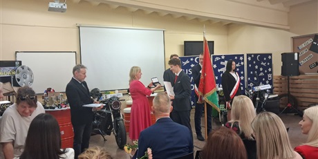 Powiększ grafikę: przezyjmy-to-jeszcze-raz-700041.jpg