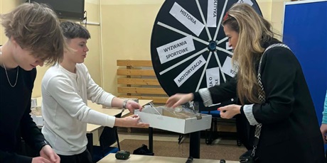 Powiększ grafikę: tlusty-czwartek-w-samochodowce-673797.jpg