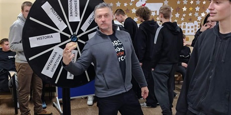 Powiększ grafikę: tlusty-czwartek-w-samochodowce-673801.jpg