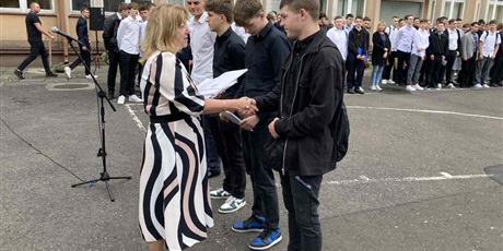 Powiększ grafikę: uroczyste-zakonczenie-roku-szkolnego-w-zss-w-gdansku-630072.jpg